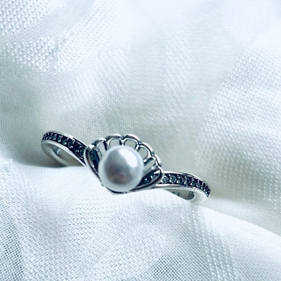 🧜‍♀️NWOT Princess Ariel Shell Ring ✨ - Picture 2 of 11